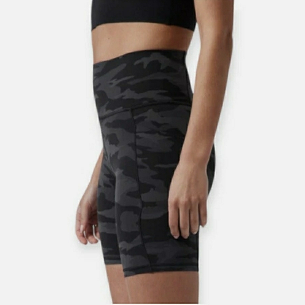 Athleta Ultimate Stash Pocket Camo 7" Short 1X Black Gray